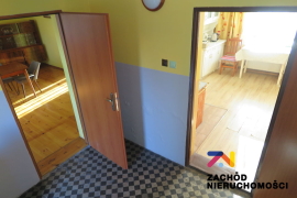 Dom z budynkami gospodarczymi- Karczówka